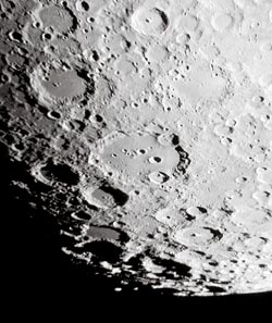 تصویر ماه از دورن تلسکوپ 8 اینچ دابسونی 