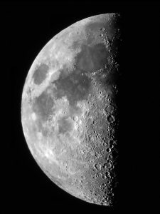 ماه از درون تلسکوپ Celestron powerseeker 60eq 